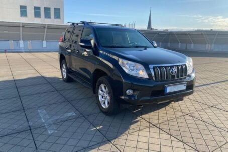 TOYOTA LAND CRUISER
