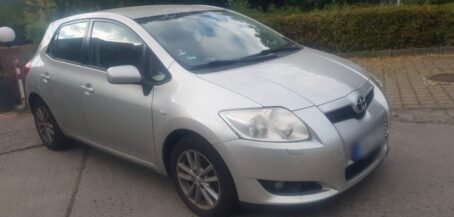 TOYOTA AURIS