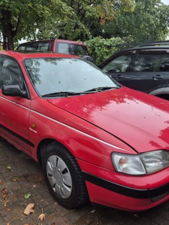 TOYOTA CARINA