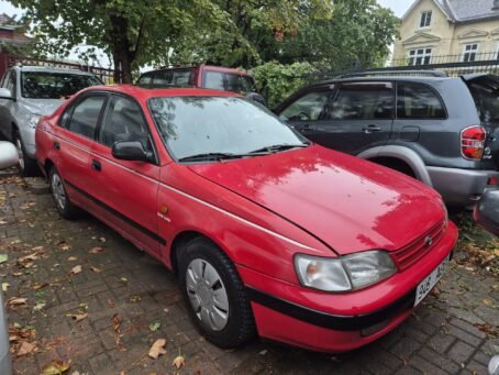 TOYOTA CARINA