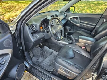 TOYOTA RAV4 – Image 5