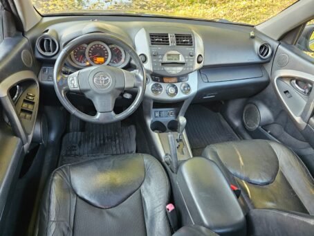 TOYOTA RAV4 – Image 6