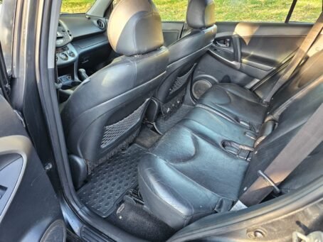 TOYOTA RAV4 – Image 8