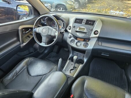 TOYOTA RAV4 – Image 9