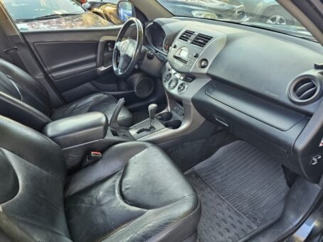 TOYOTA RAV4 – Image 10