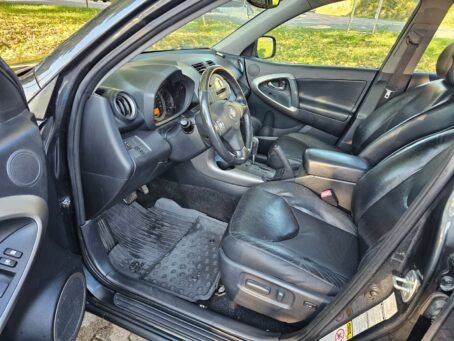 TOYOTA RAV4 – Image 11