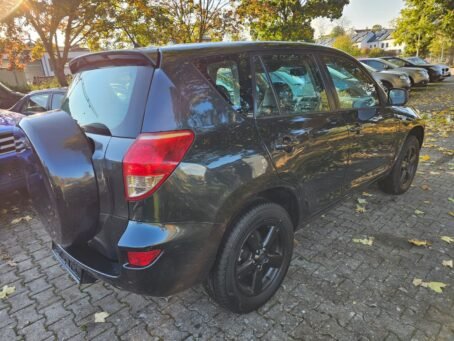 TOYOTA RAV4 – Image 12