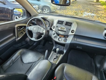 TOYOTA RAV4 – Image 18